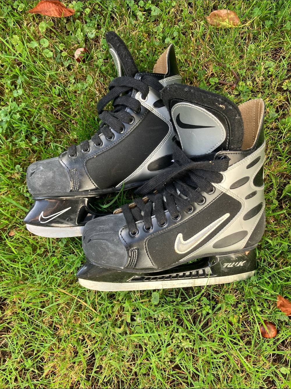 Nike Tuuk Youth Hockey Skates - Size 6Y